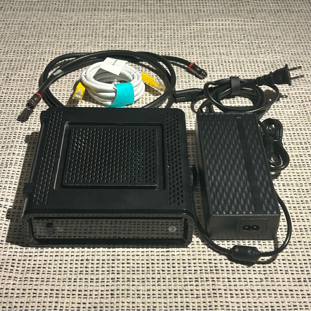 WiFi Router: Motorola SURFboard SBG6580